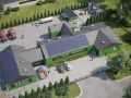 Nowoczesne gospodarstwo z panelami fotowoltaika dla rolnika. Dwa traktory, silosy i zielone budynki.