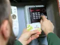Jak sprawdzić stan licznika przedpłatowego? Włóż kartę Energa i wpisz kod.