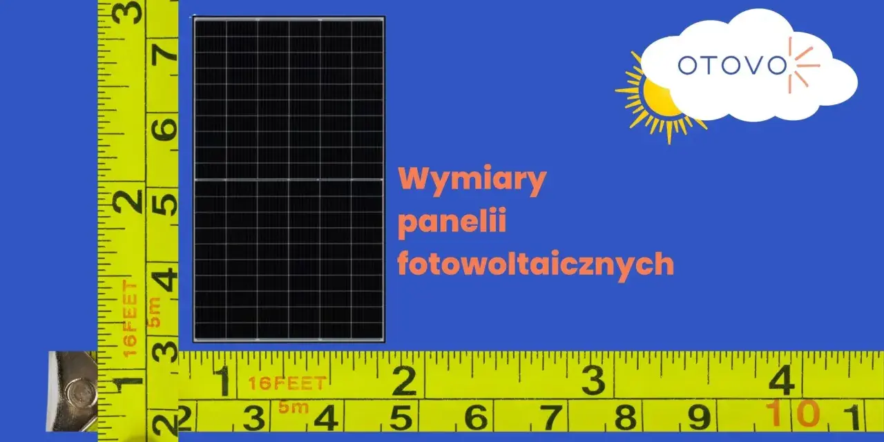 Miarka mierzy wymiary panelu fotowoltaicznego. Na taśmie widać podziałkę w stopach i centymetrach.