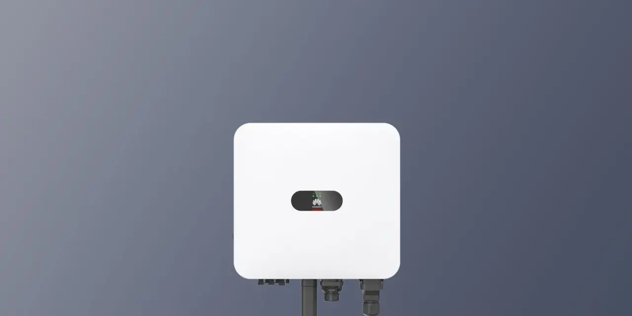 Biały falownik Huawei 6kW z logo Huawei i zielonymi diodami.