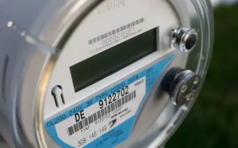 Licznik energii elektrycznej, model CL200, z etykietą wskazującą na taryfę G12 Tauron.