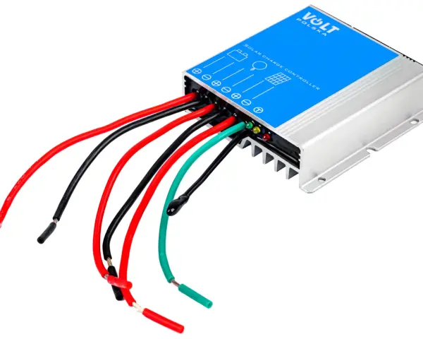 Solar charge controller Volt Polska. Instrukcja po polsku pomoże Ci podłączyć urządzenie do paneli słonecznych i akumulatora.