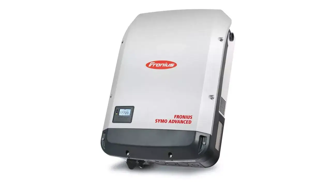 Fronius Symo Advanced 20kW, nowoczesny falownik do fotowoltaiki, z wyświetlaczem pokazującym 17720.