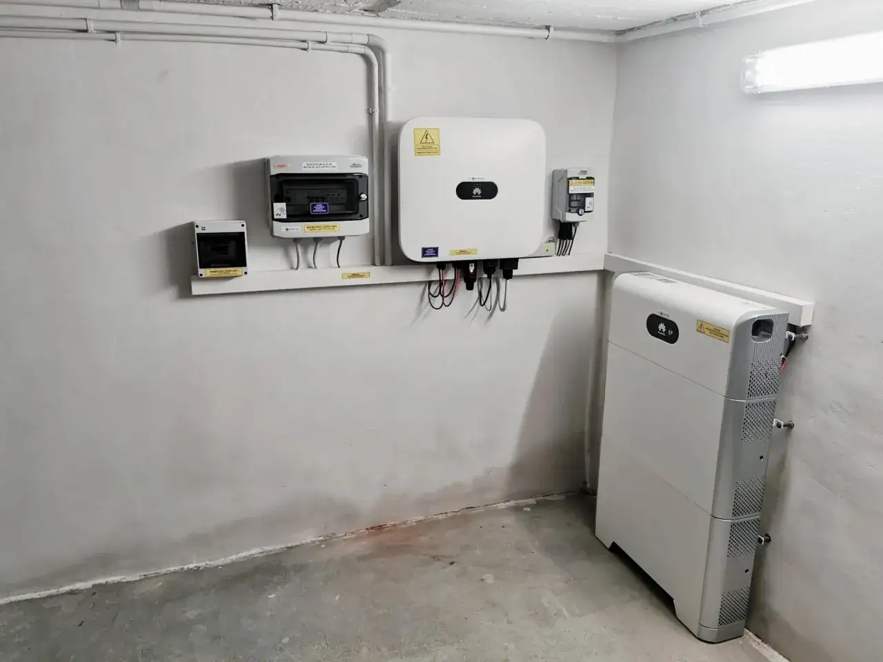 System magazynowania energii Huawei, gotowy do przechwytywania mocy słońca.