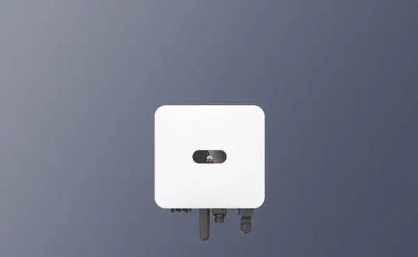 Biały falownik Huawei 6kW z logo Huawei i zielonymi diodami.